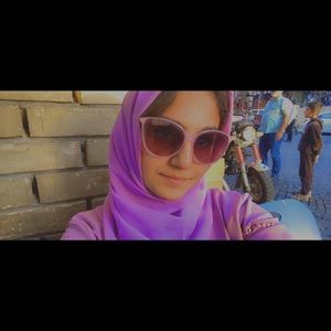 Meet your Posher, Saya